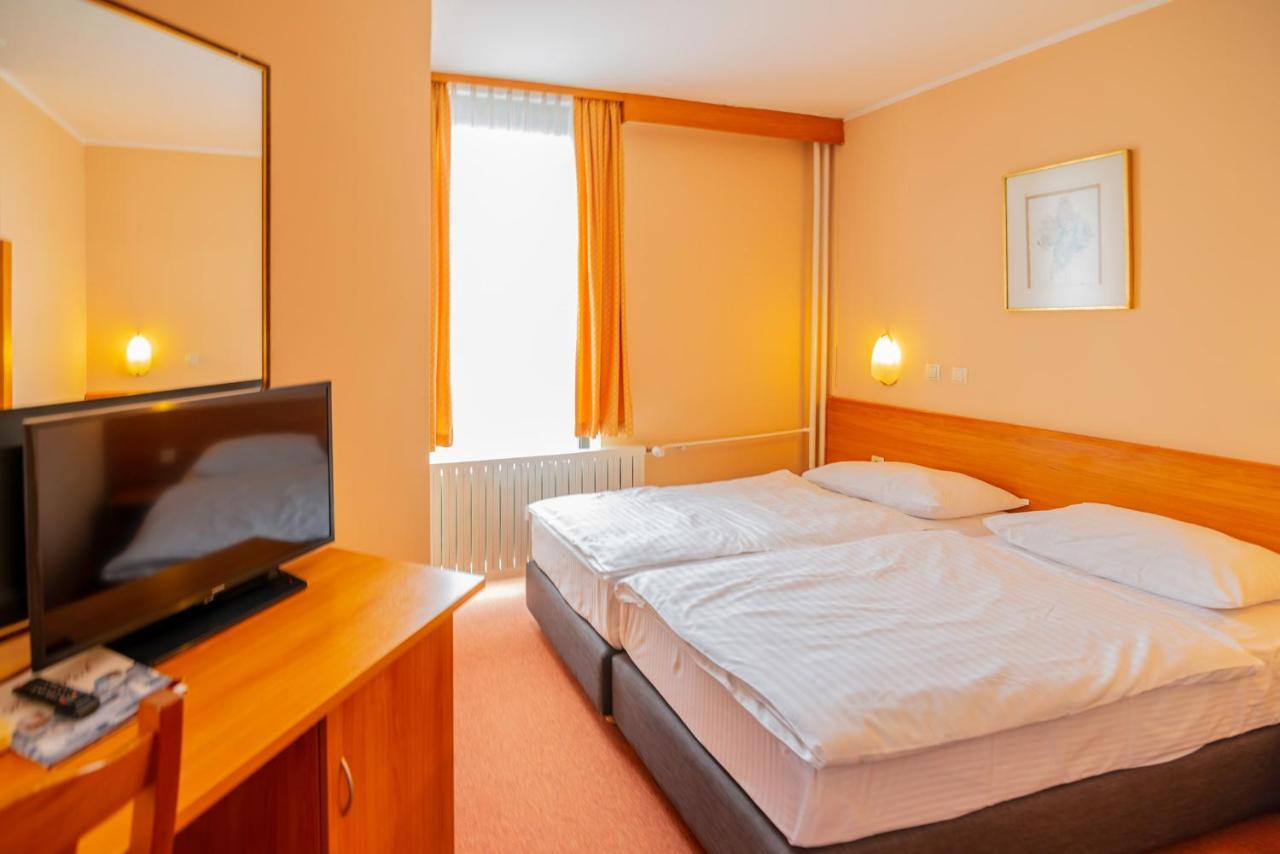 Hotel Park Cakovec Exterior photo