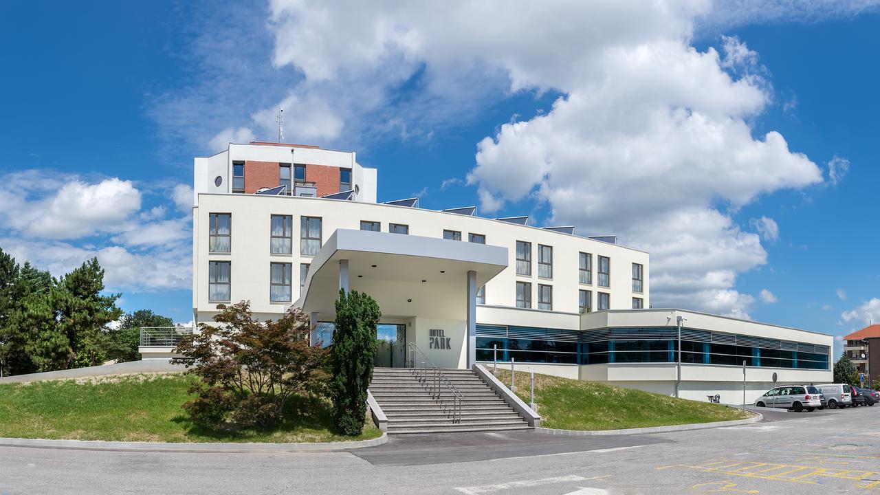 Hotel Park Cakovec Exterior photo
